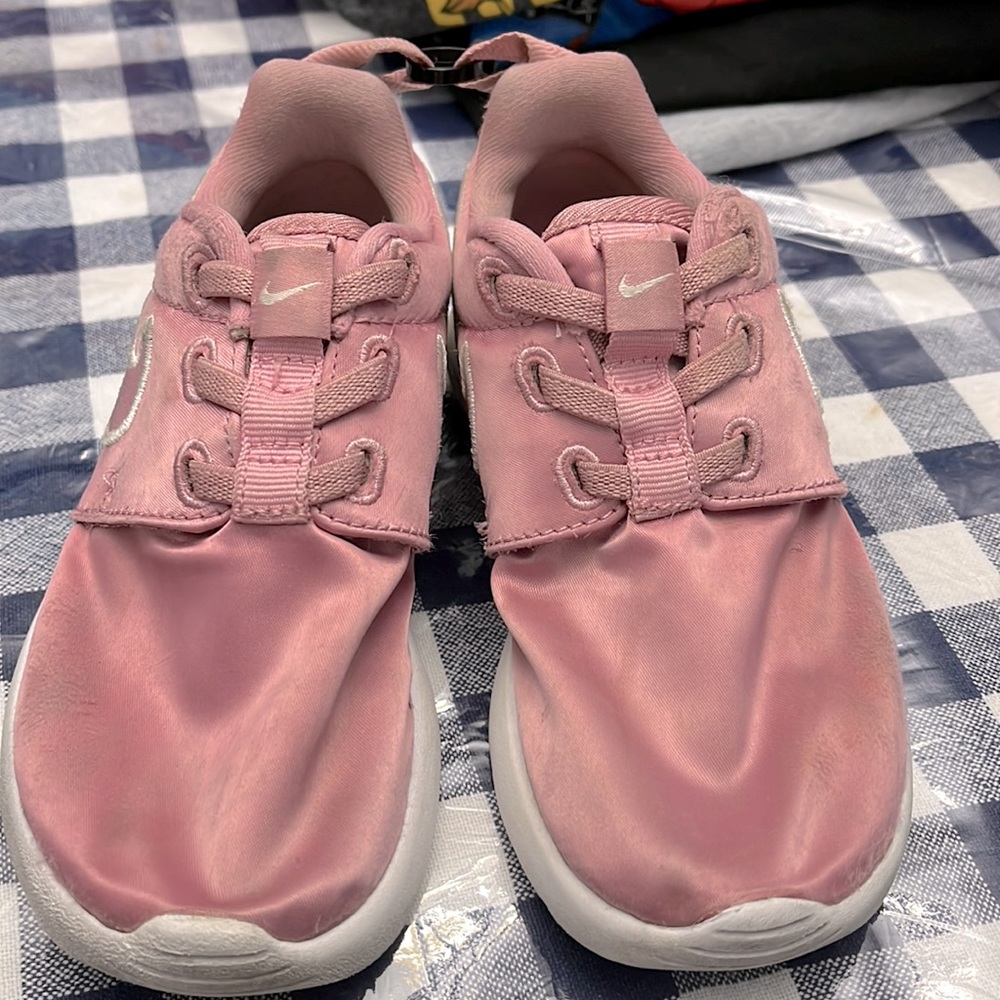 🏷️5 for $15 Nike Roshe One model 749425-618, pink, size 10